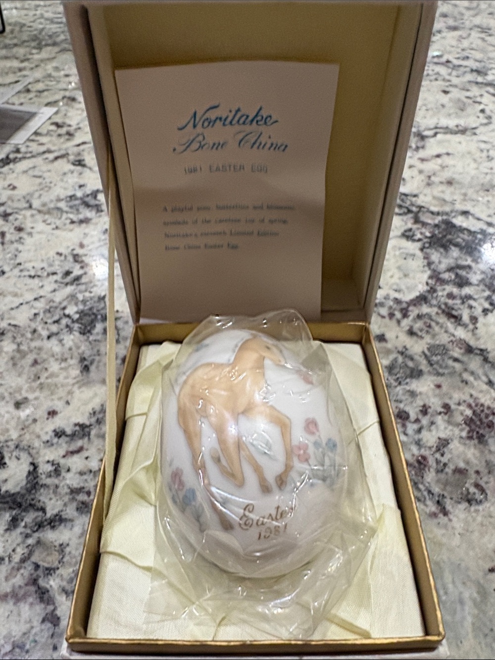 Noritake 1981 White and Peach Horse motif Porcelain Decorative Egg